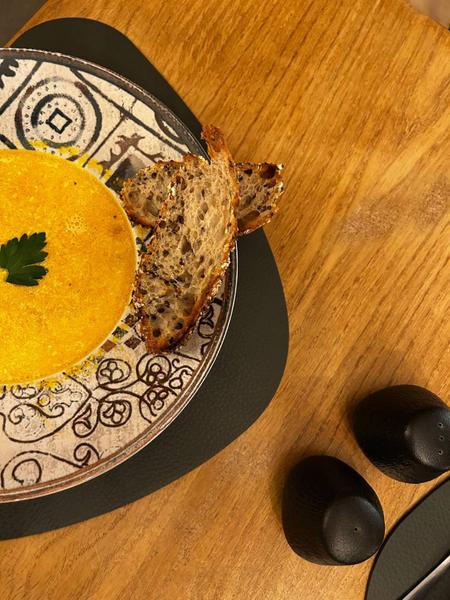 Ciorbă Pleurotus - Servită cu Ardei Iute & Pâine Rustică Prăjită